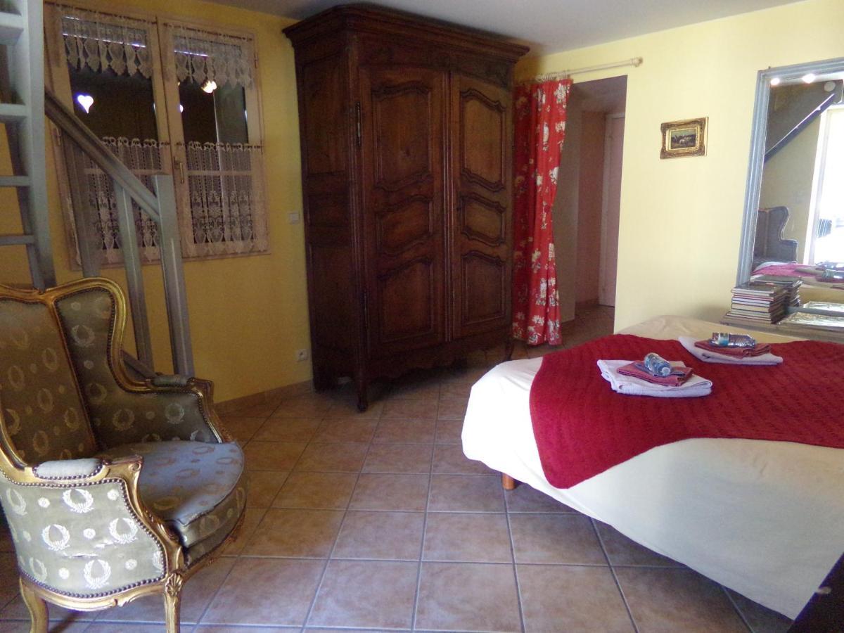 Chambres et table d'hôtes, maisonnettes individuelles dans propriété privée Vézinnes Extérieur photo